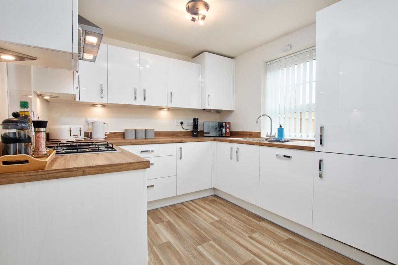 Superb 3Br House In Coventry Sleeps 9 W/Parkingヴィラ エクステリア 写真