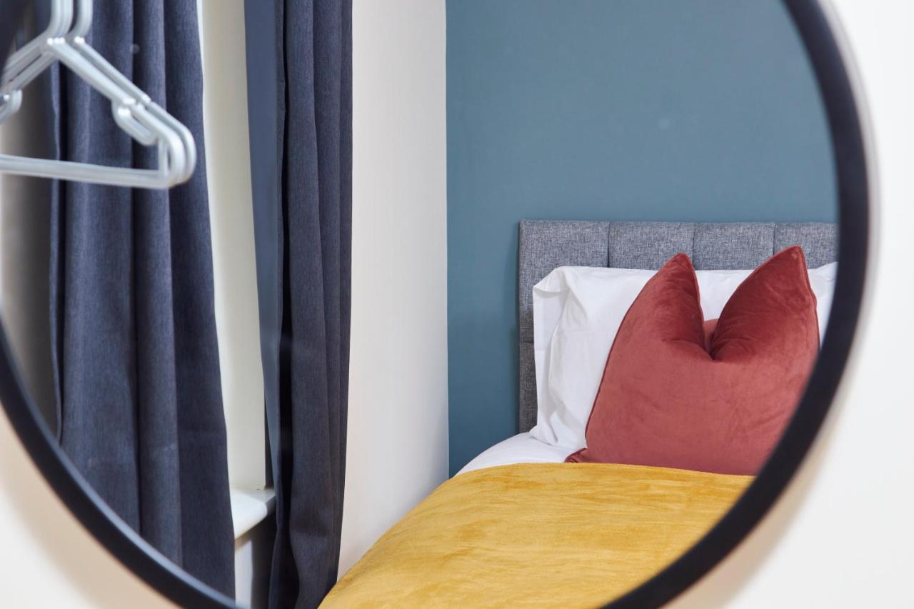 Superb 3Br House In Coventry Sleeps 9 W/Parkingヴィラ エクステリア 写真