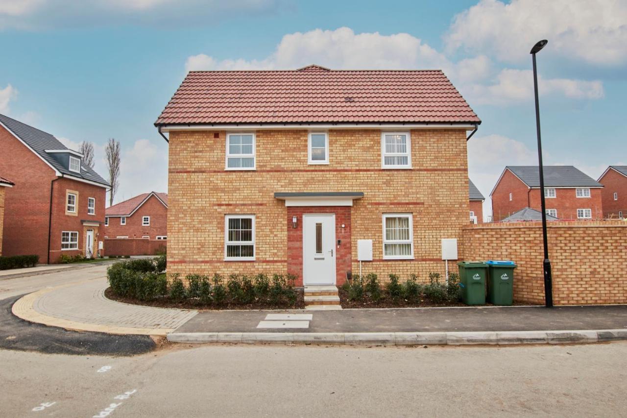 Superb 3Br House In Coventry Sleeps 9 W/Parkingヴィラ エクステリア 写真